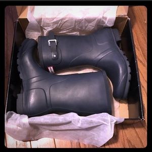 ⭐️Price Reduced⭐️ Hunter Short Matte Navy Boots